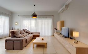 Apartment In Fort Cambridge With Pool