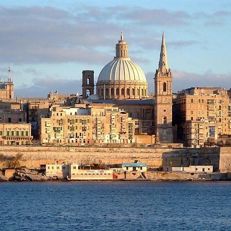 Apartment In Fort Cambridge With Pool Sliema Exterior photo