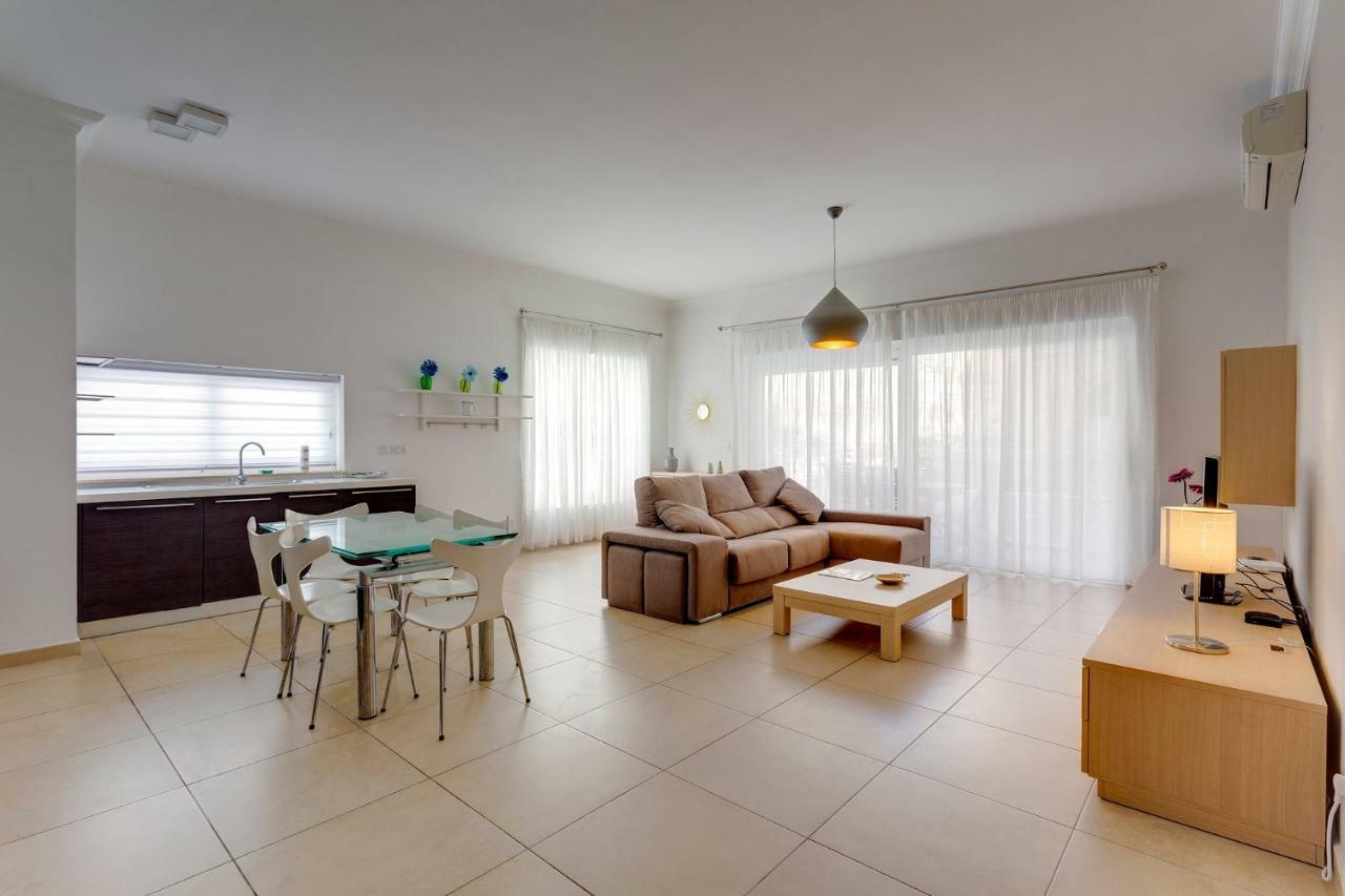 Apartment In Fort Cambridge With Pool Sliema Exterior photo
