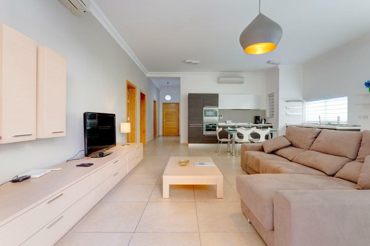 Apartment In Fort Cambridge With Pool Sliema Exterior photo